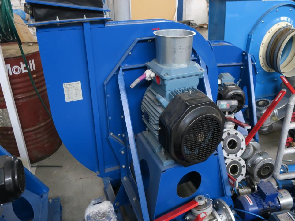 Machines from the biofuel production plant<br>
-5